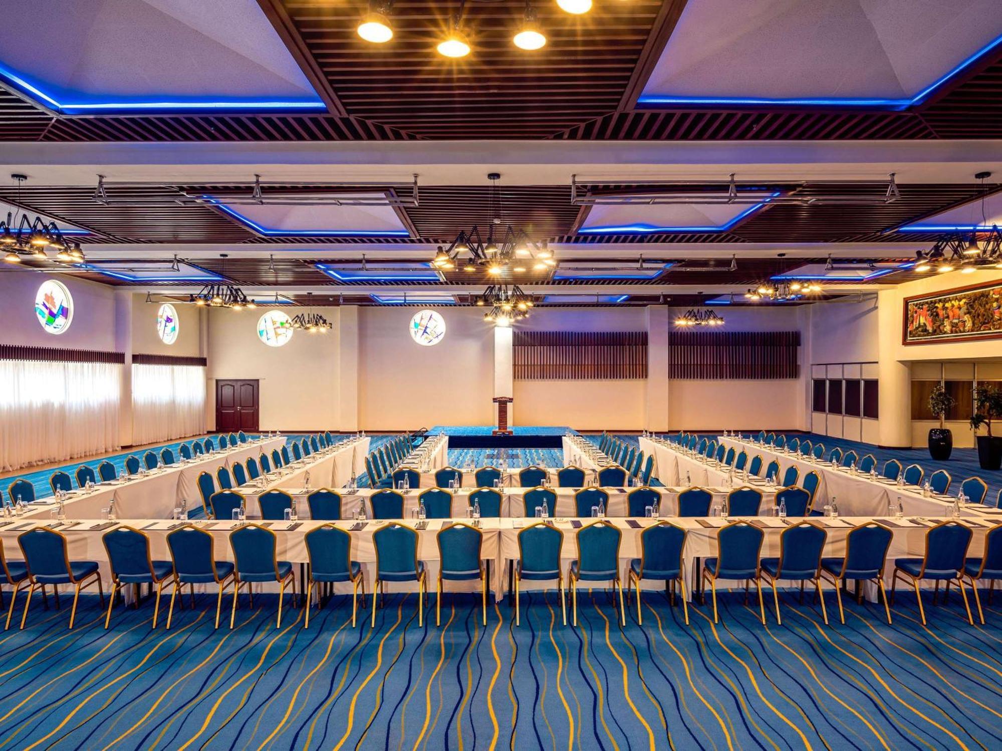 Mövenpick Hotel & Residences Nairobi Exteriör bild