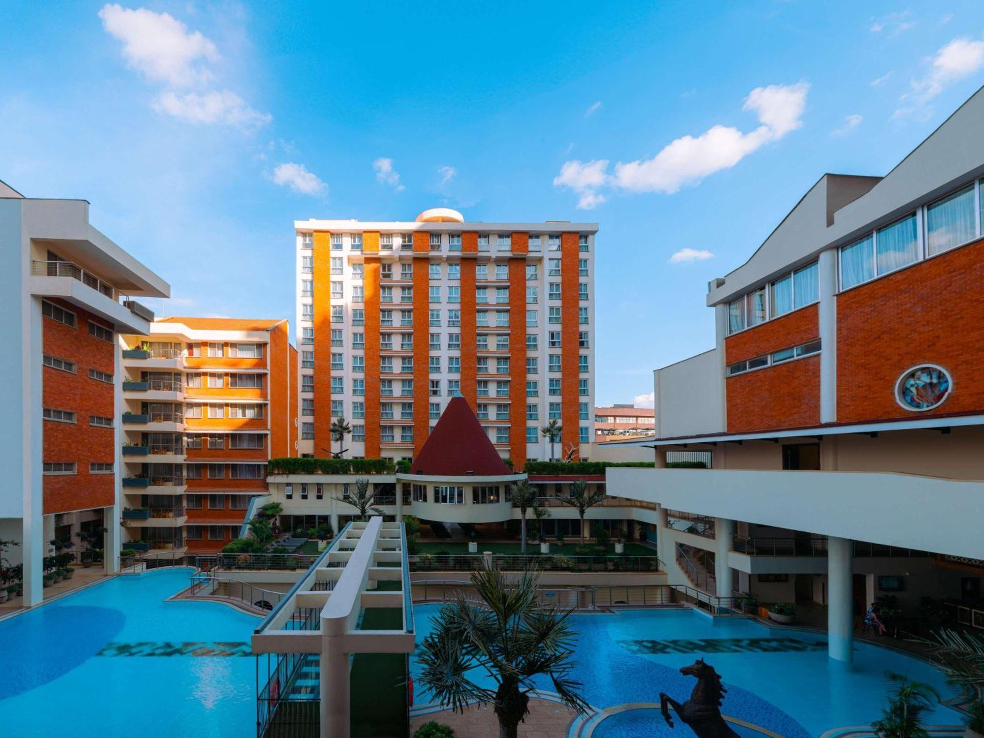 Mövenpick Hotel & Residences Nairobi Exteriör bild