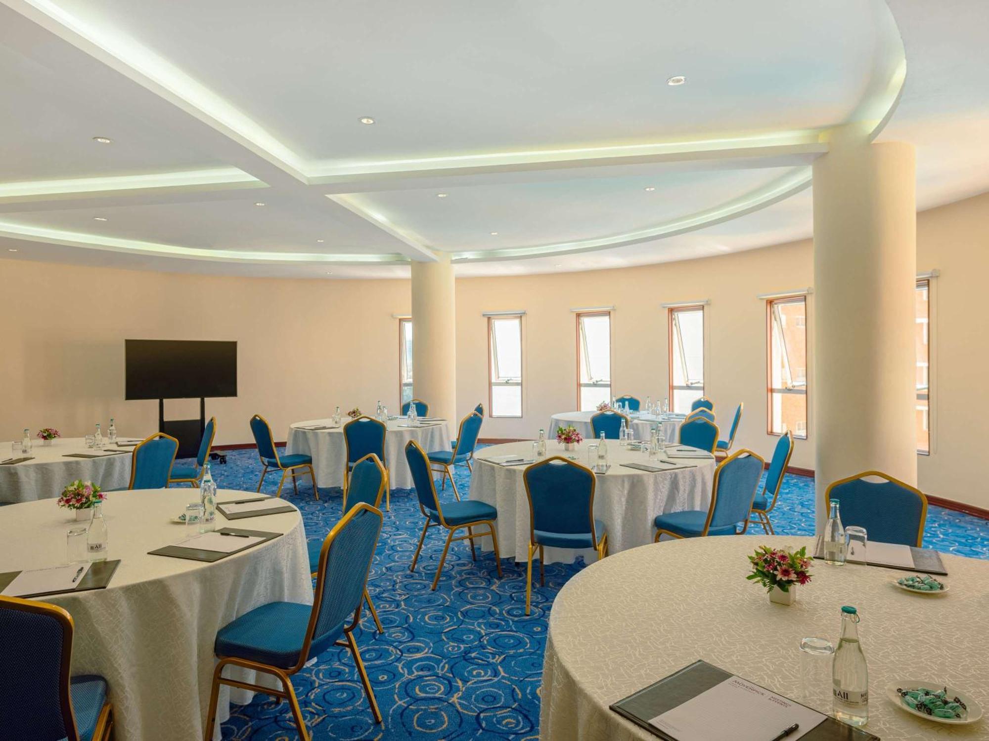 Mövenpick Hotel & Residences Nairobi Exteriör bild