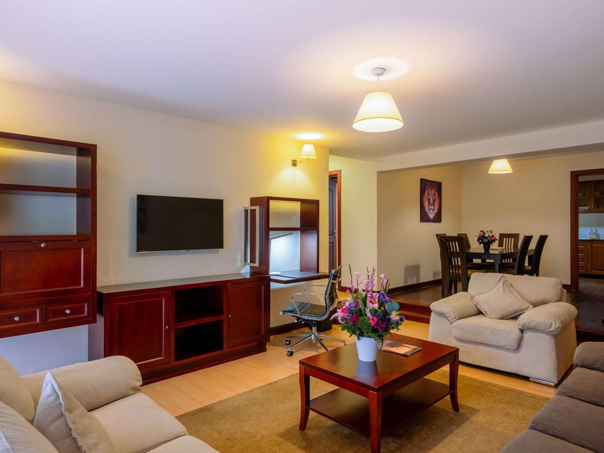 Mövenpick Hotel & Residences Nairobi Exteriör bild