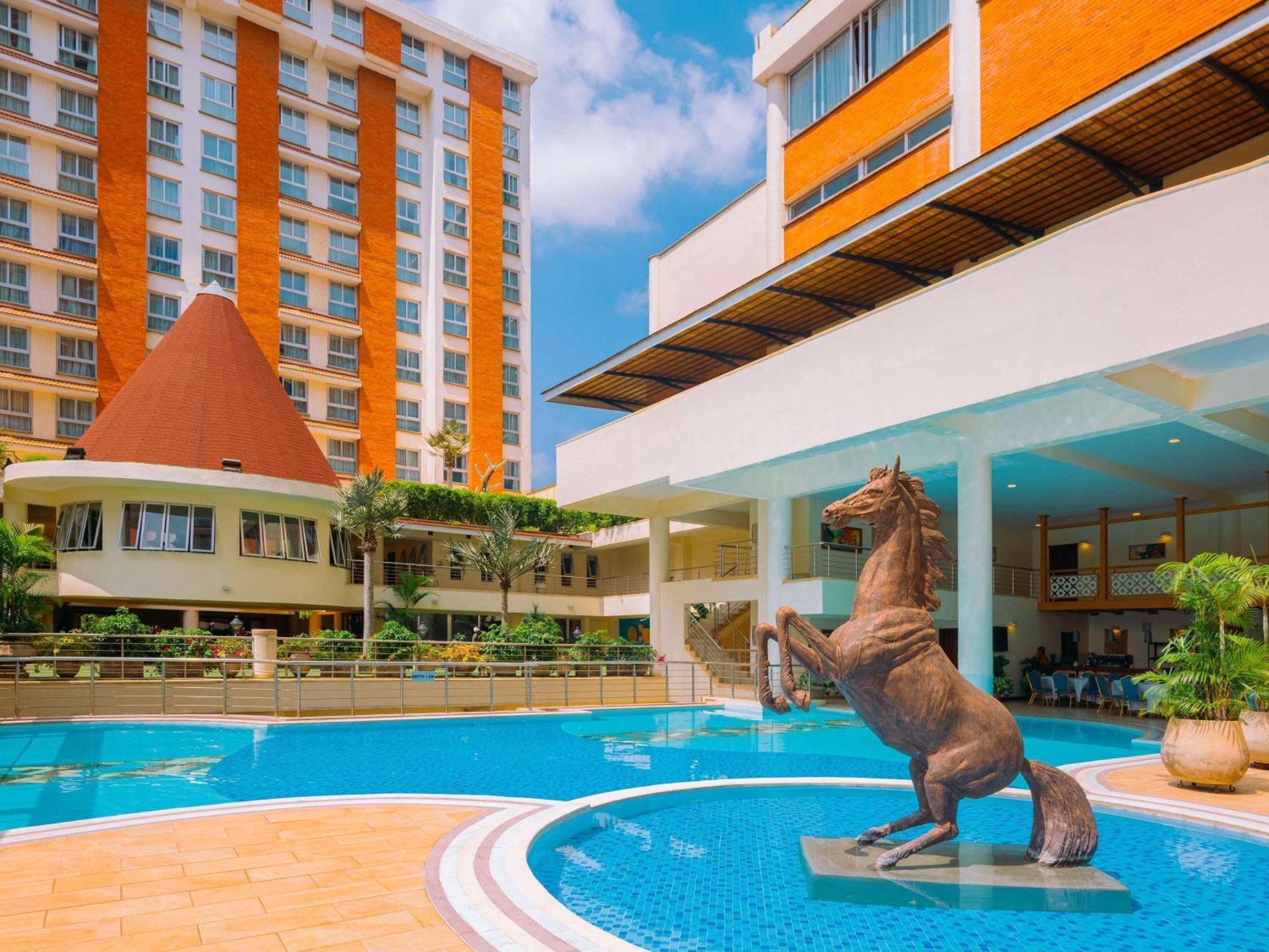 Mövenpick Hotel & Residences Nairobi Exteriör bild