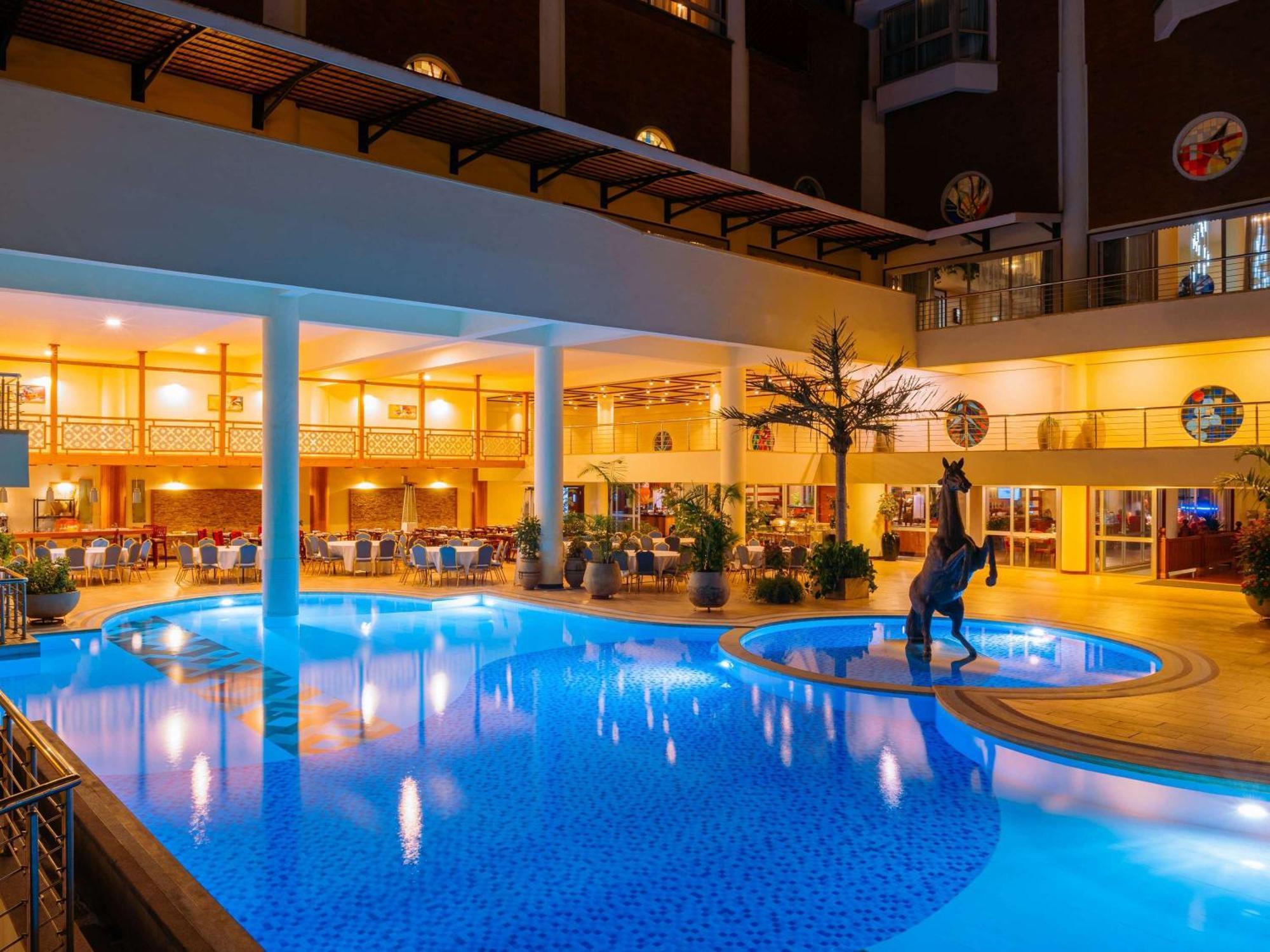Mövenpick Hotel & Residences Nairobi Exteriör bild