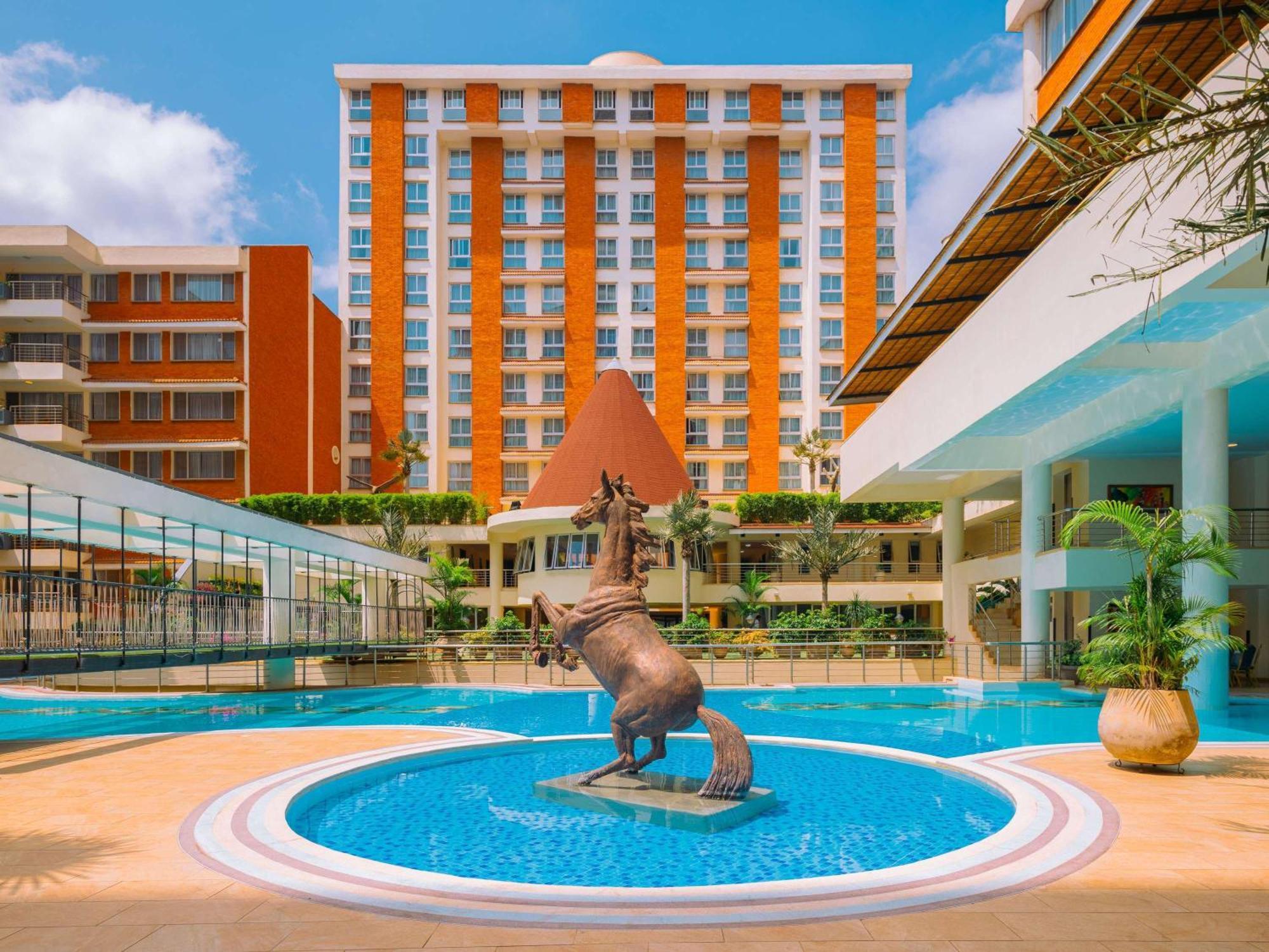 Mövenpick Hotel & Residences Nairobi Exteriör bild