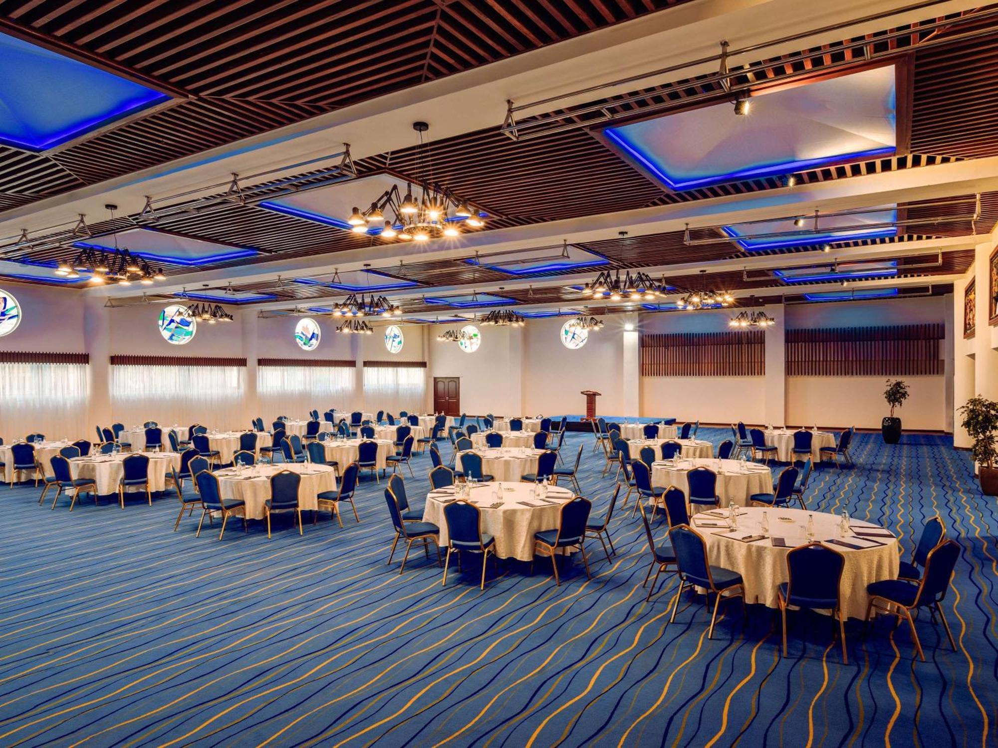 Mövenpick Hotel & Residences Nairobi Exteriör bild